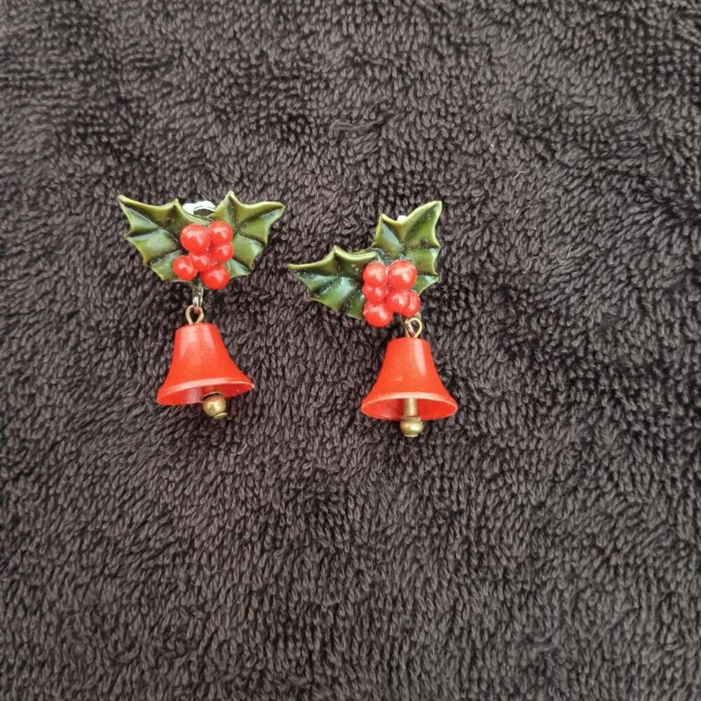 Vintage Plastic Christmas Holly Bell Berry Screw On Earrings
